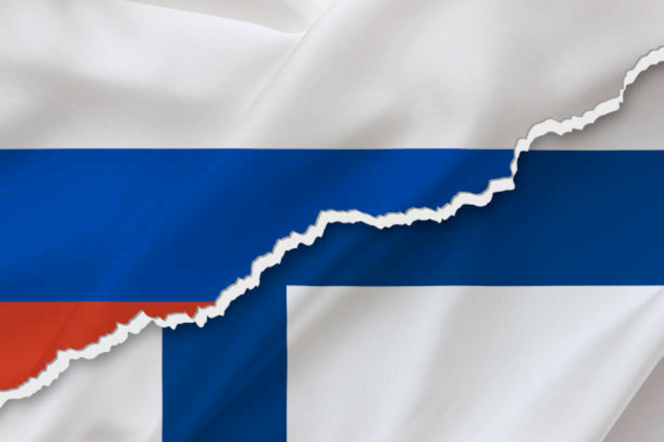Фінляндія закрила пункти перетину кордону з Росією на тлі напливу мігрантів